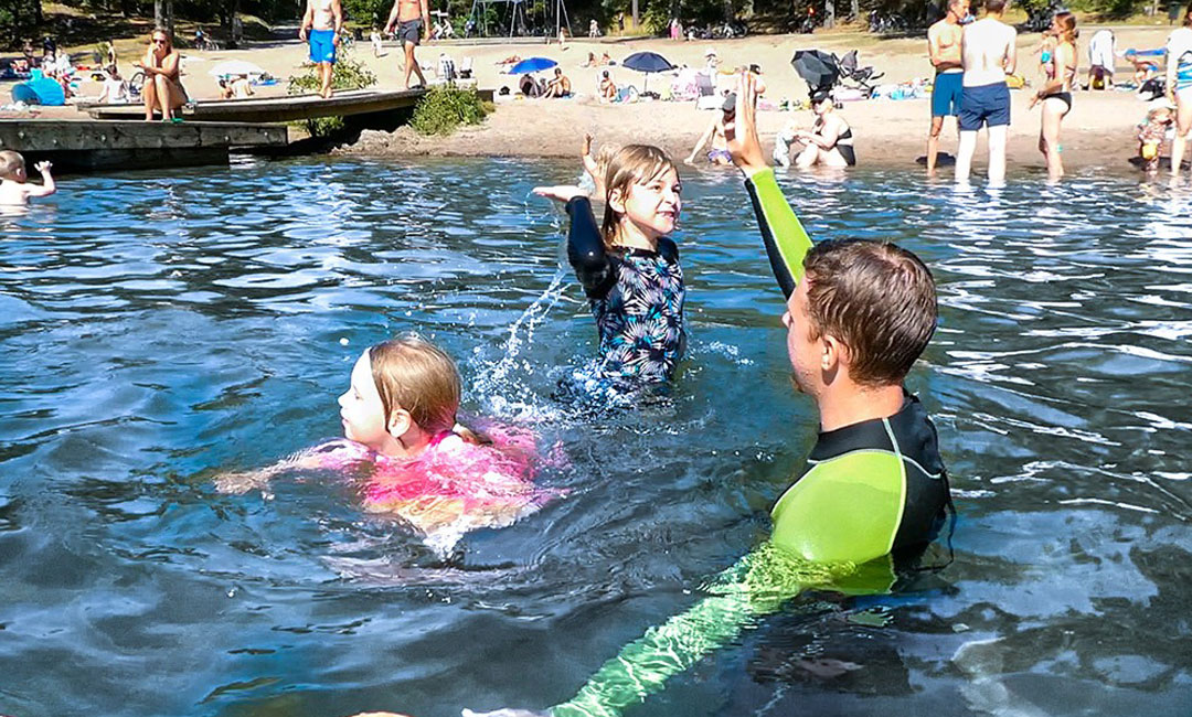 High five efter att ha klarat att simma nytt rekord